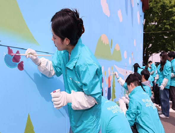 하나금융그룹, 발달장애인 예술가와 함께하는 인천지역 벽화조성 봉사활동 실시