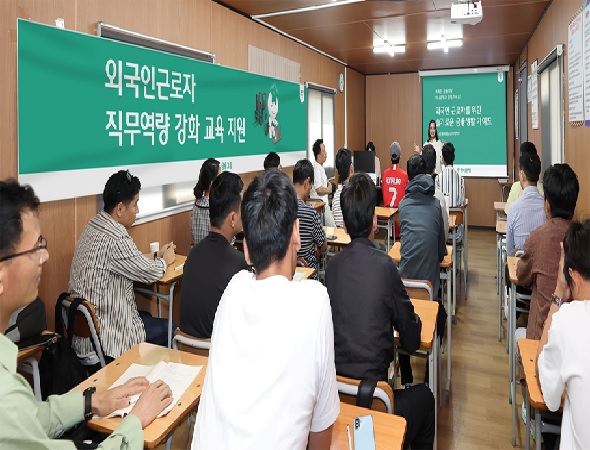 하나금융그룹, 지게차 자격증 취득 지원부터 금융 교육까지! 외국인 근로자 자립 돕는다!
